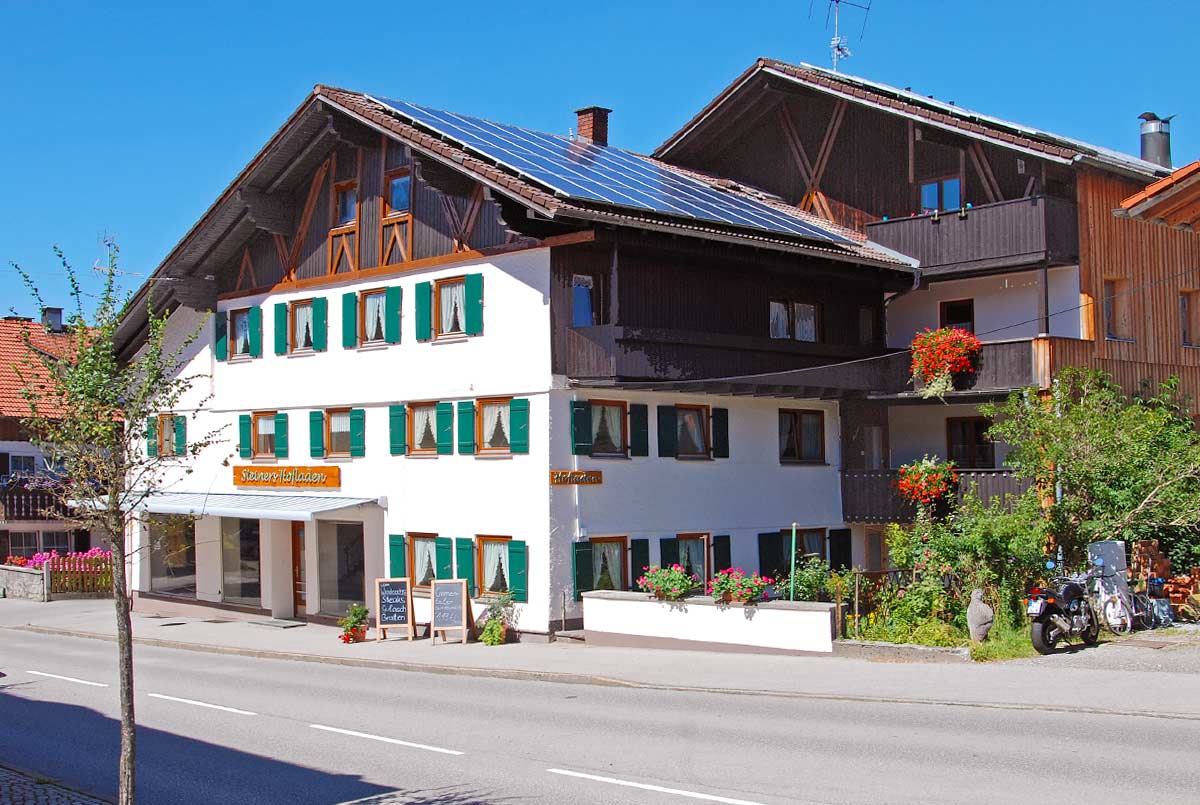 Steiners Bauernhof und Ferienwohnungen von Vorne